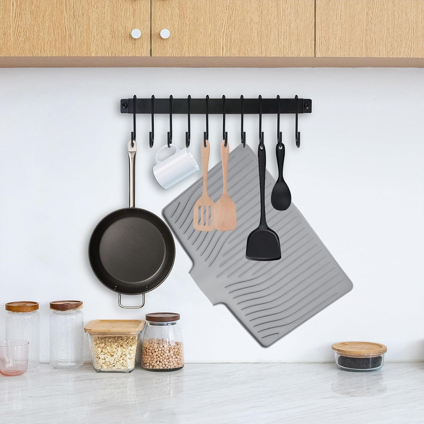 Silicone Dish Drying Mat for Kitchen Counter, Dish Drainer Mat, Non-Slip Drying Pad with Built-in Drain, Kitchen Drying Matt For Counter(18.9" x 11.8", Gray)