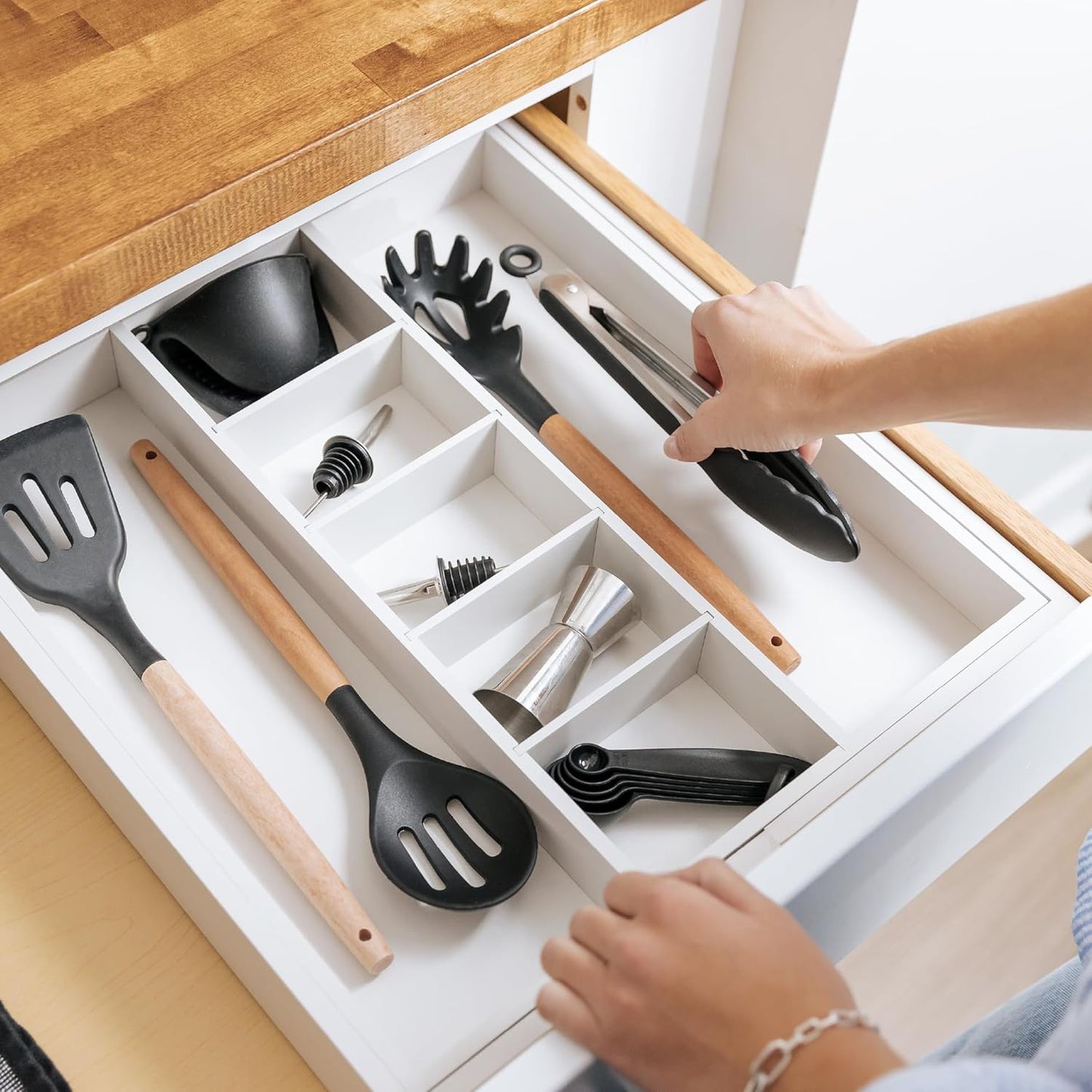 KitchenEdge Adjustable Kitchen Drawer Organizer for Utensils and Junk, Food-Safe Contract Grade with 100% Sustainable Wood, Expandable from 16 to 28 Inches Wide - White Bamboo