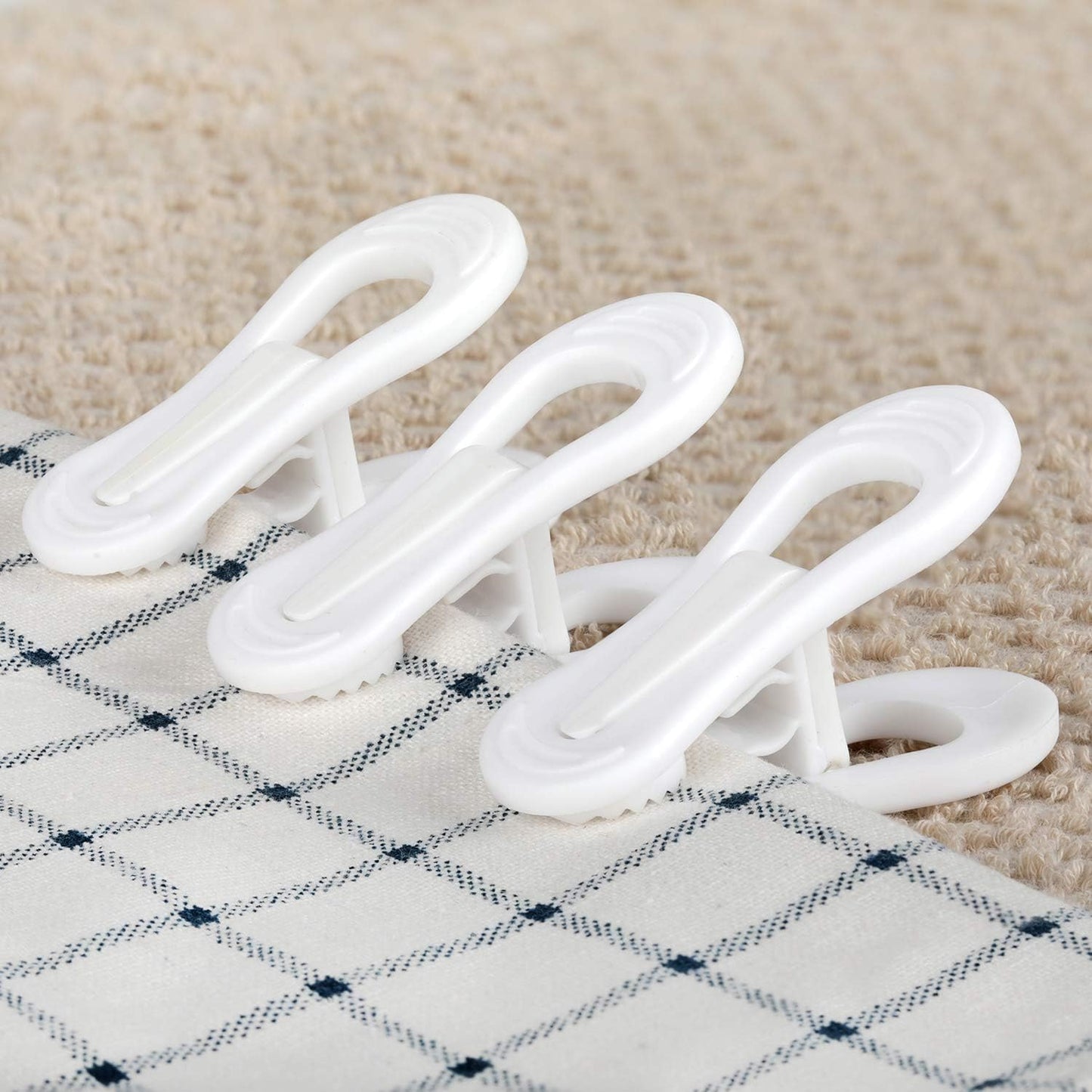 Tinfol White Plastic Hanger Clips, 50 Pack Hanger Clips- Strong Pinch Grip Finger Clips for Plastic Clothes Hangers, Multi-Purpose Hangers Clips