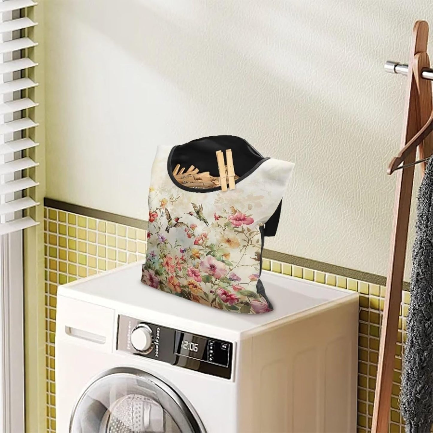 Hummingbird Pink Clothespin Bag, Large Clothes Pin Hanging Bag, Pin Bag with Large Opening for Clothes Lines Outside Yard Home Decoration