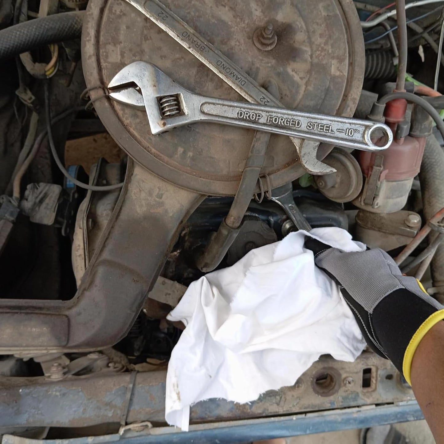 Recycled White Sheeting Cleaning Rags (50 lbs. Box) – Lint Free White Cotton Cloths for Manufacturing | Automotive | Janitorial | Shop Rags Bulk - Multipurpose