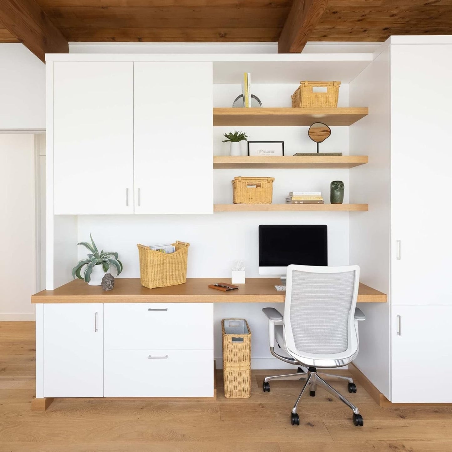 The Basket Lady Deep Pole Handle Wicker Storage Basket, Extra Large, 17.5 in L x 18 in W x 11.5 in H, Sandstone