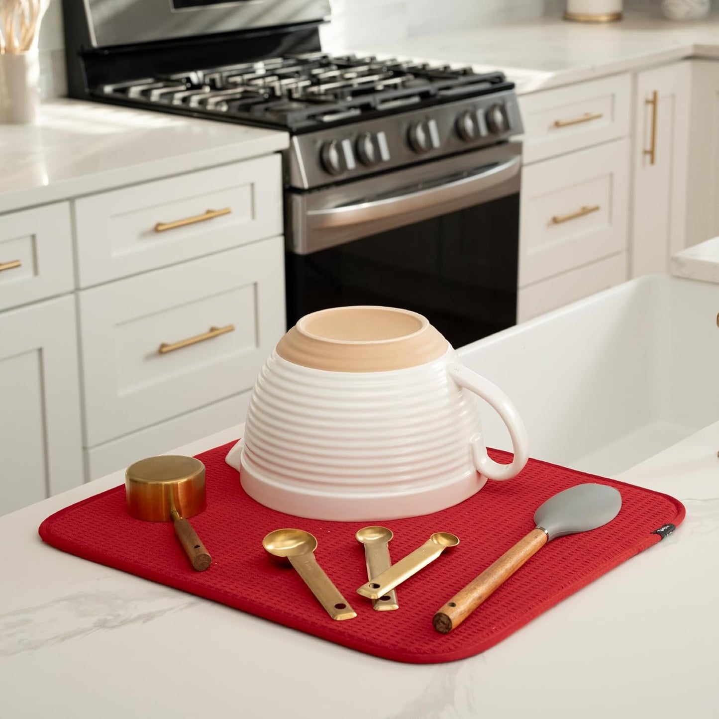 S&T INC. Dish Drying Mat, 16” x 18”, Absorbent Microfiber Kitchen Counter Mat, Dish Drying Pad for Dishes, Utensils, Pots and Pans, Large, Red