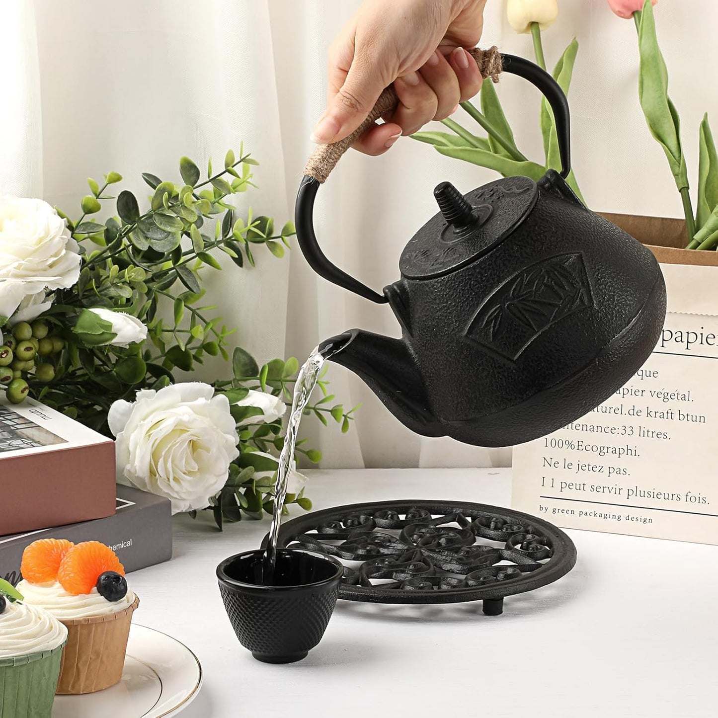 JUXYES 2 PCS Decorative Cast Iron Metal Trivet with Rubber Feet, Vintage Heat Resistant Iron Mat for Hot Dish Pot Pan Plate Teapot, Round Trivet Mat Hot Pot Holder Pads for Kitchen Or Dining Table