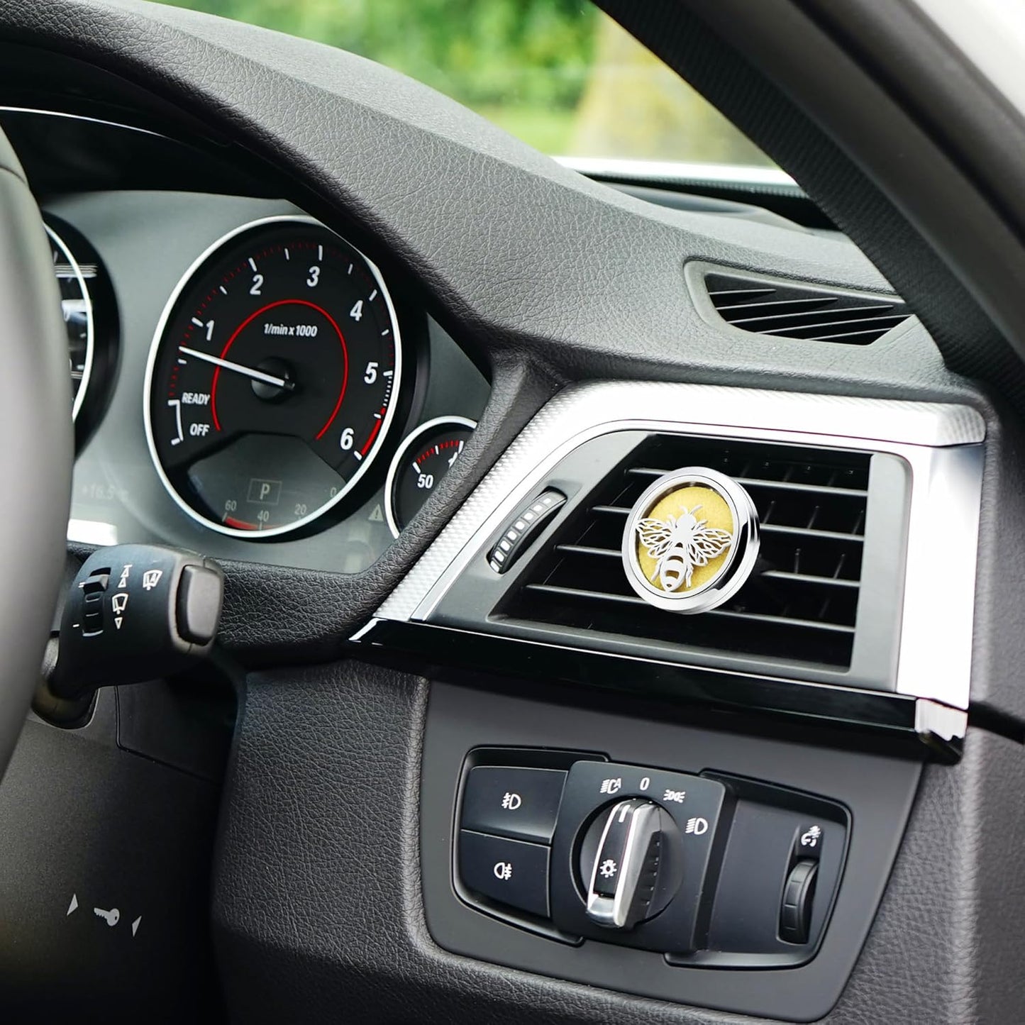 Car Diffuser Vent Clip 30mm Aromatherapy Essential Oil Automotive Diffuser Air Fresheners Vent Clips Car Accessories for Women Birthday Gifts (Bee)