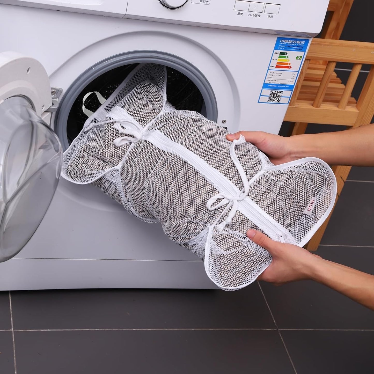 Lingerie Bags for Washing Delicates Pack of 4 (28 x 20 Inches) Mesh Laundry Bags Clean for Pillows Overcoat Garment Smaller Comforters Blankets Washable Rugs for Washing Machine