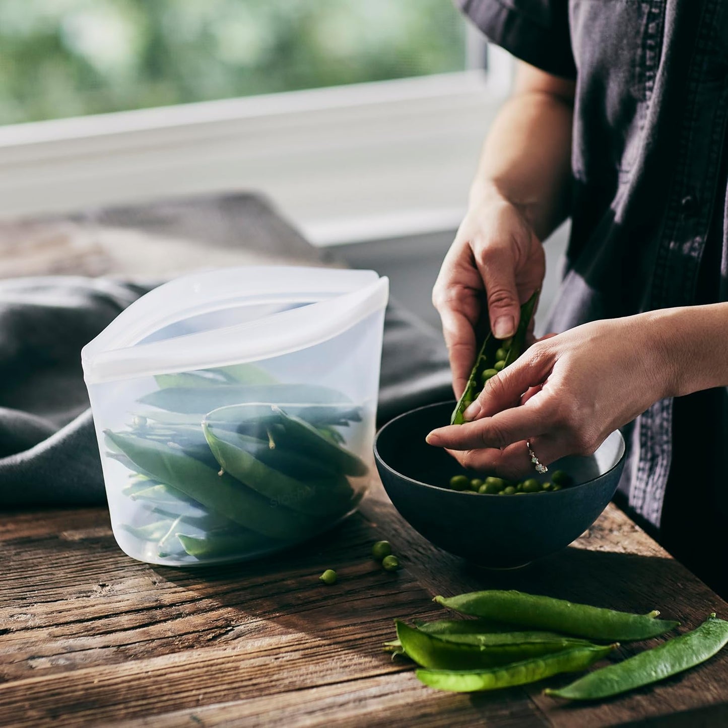 Stasher Premium Silicone Reusable Food Storage Bowl, 4-Cup, Clear, Microwave, Sous Vide, Dishwasher, Oven and Freezer Safe, Travel Container, BPA Free, Leak-free, Eco-friendly