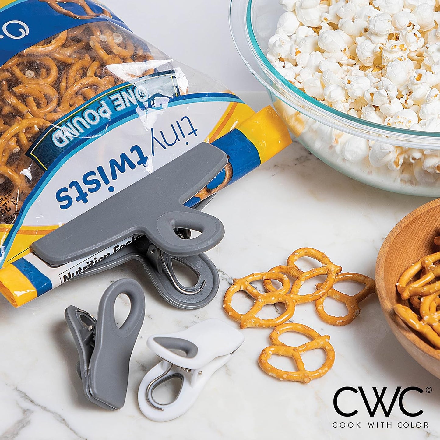 COOK WITH COLOR Bag Clips - Heavy Duty Chip Clip and Refrigerator Magnet Clips for Food Storage with Air Tight Seal Grip, Grey Ombre, Pack of 8